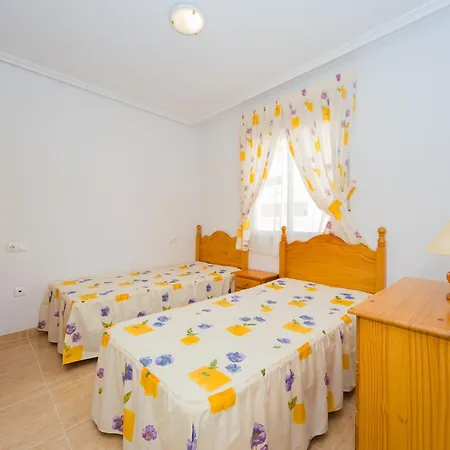 Con Aparcamiento Cerca Del Mar En Appartamento Torrevieja