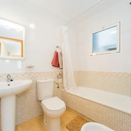 Con Aparcamiento Cerca Del Mar En Apartament