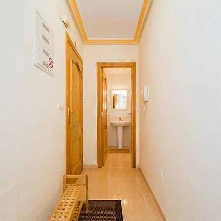 Con Aparcamiento Cerca Del Mar En Torrevieja