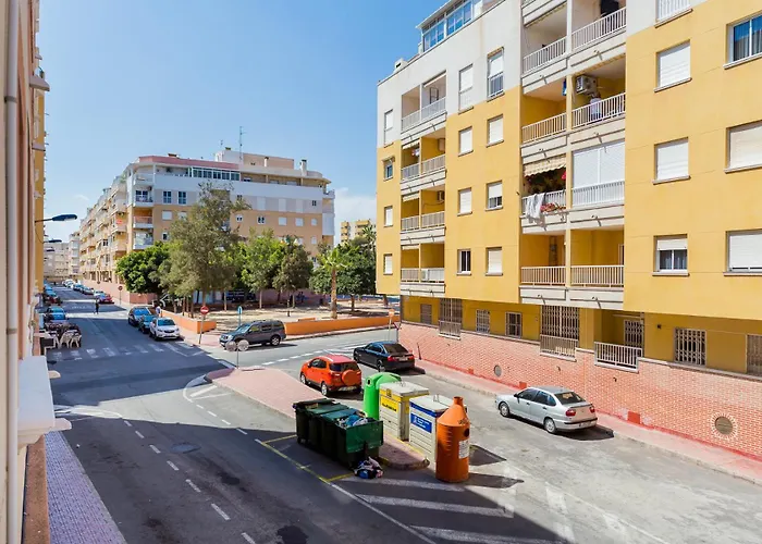 Con Aparcamiento Cerca Del Mar En 托雷维耶哈